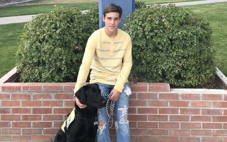 This Magical Relationship Between a Diabetic Service Dog & His Owner Needs to Be Seen 103 This Magical Relationship Between a Diabetic Service Dog & His Owner Needs to Be Seen