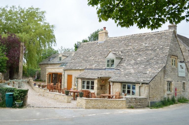COMPETITION TIME! Win a Pet Friendly Holiday in the Cotswolds!