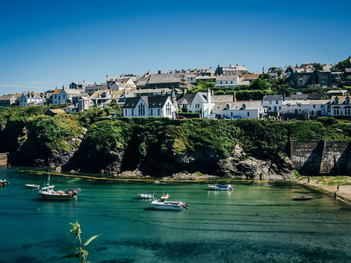 Exploring Cornwall's Coastal Trails: Dog-Friendly Hiking Adventures for You and Your Pup 5 Exploring Cornwall's Coastal Trails: Dog-Friendly Hiking Adventures for You and Your Pup